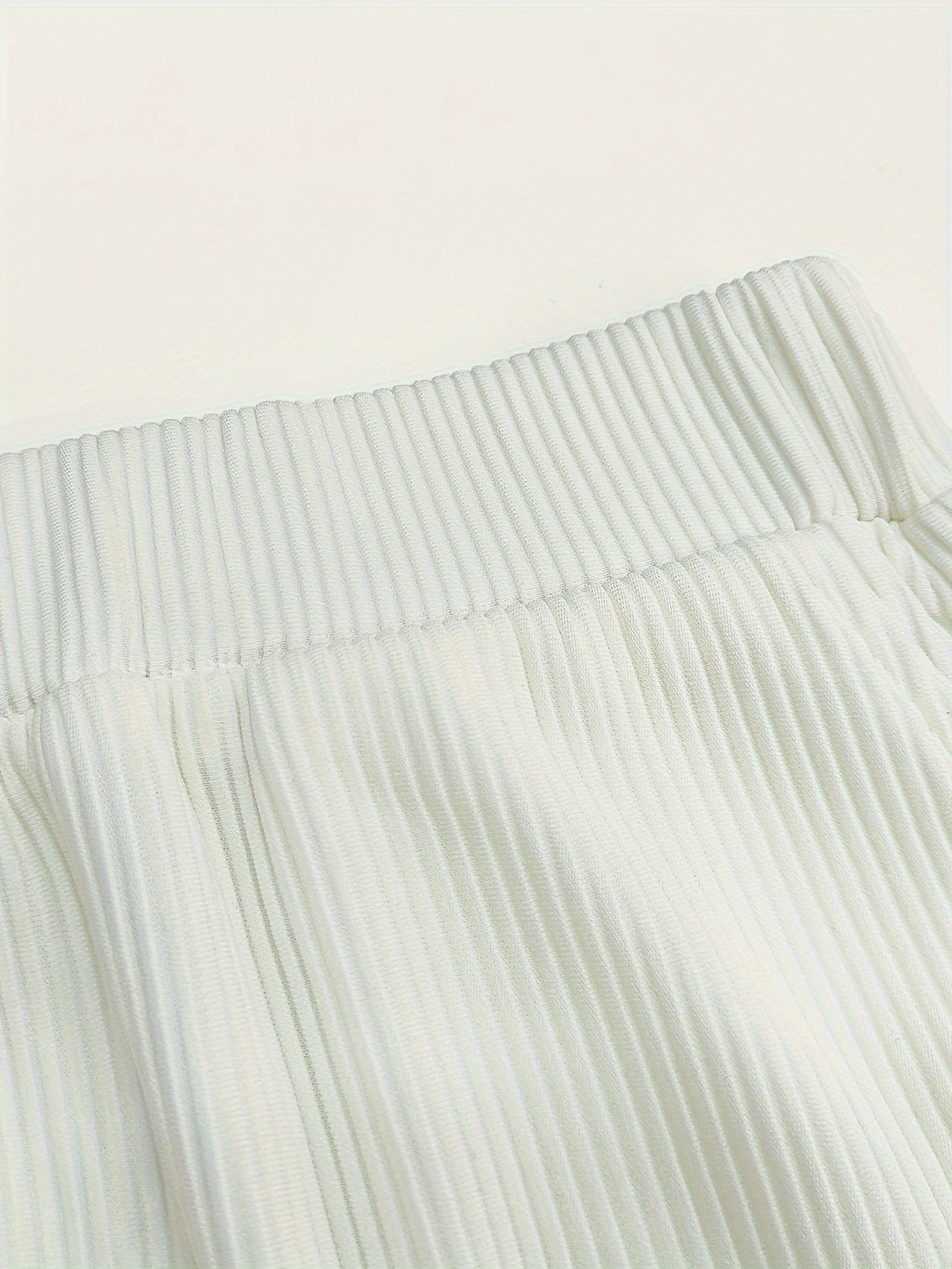 FITTED WHITE PLEATED SET